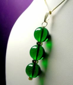 Tools4transformation Green Deep Andara Crystal With Gold Pendant (3 X 12mm)